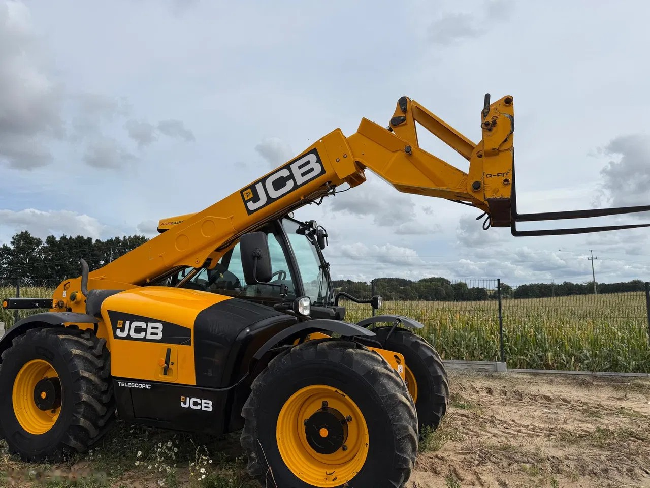2011 JCB TELESKOPICKÝ, 6 800 mth, dovoz Skladem v EU — foto 2 z 13