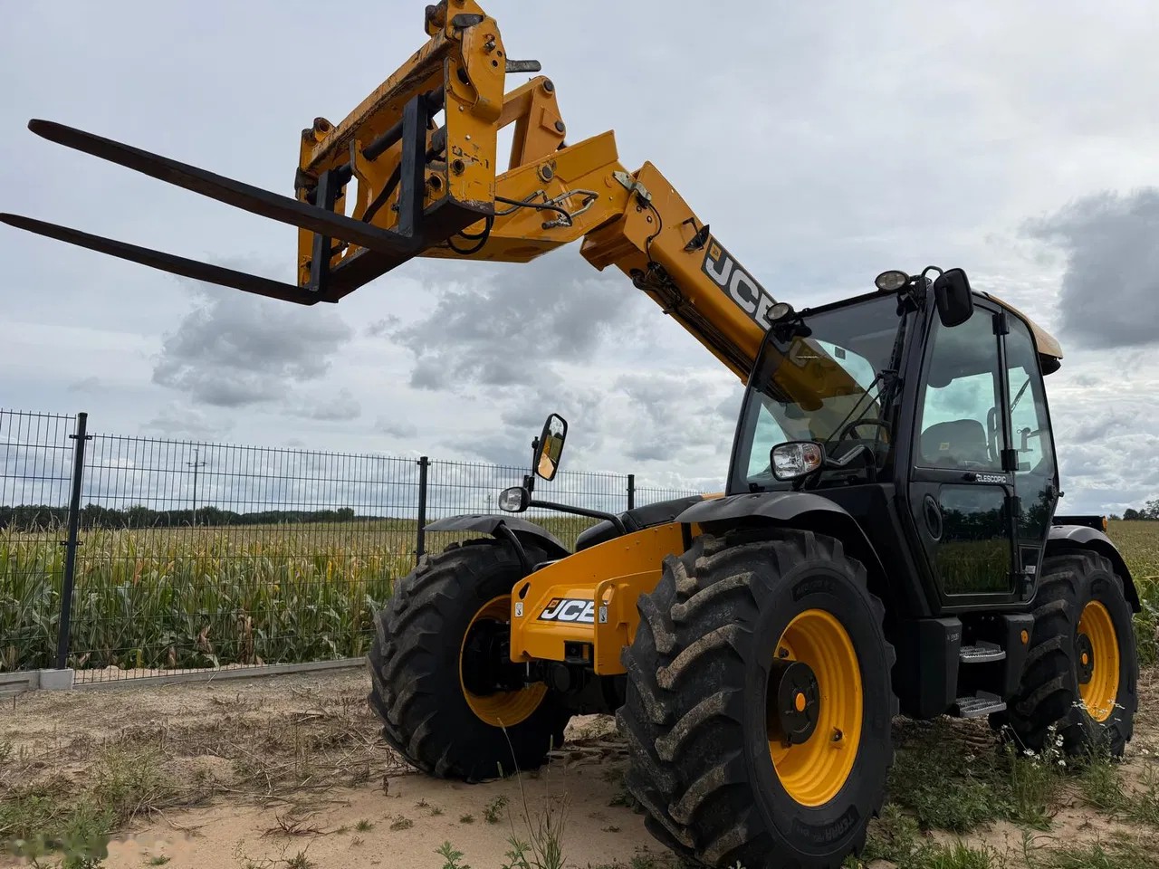 2011 JCB TELESKOPICKÝ, 6 800 mth, dovoz Skladem v EU — foto 9 z 13