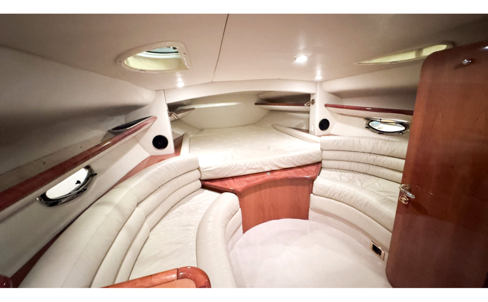 2003 Sunseeker, dovoz Skladem v EU — foto 9 z 12