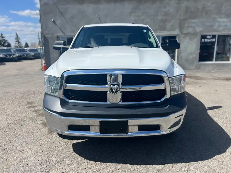 2018 RAM 1500 ST, bílá, 206 936 km, dovoz Kanada — foto 2 z 12