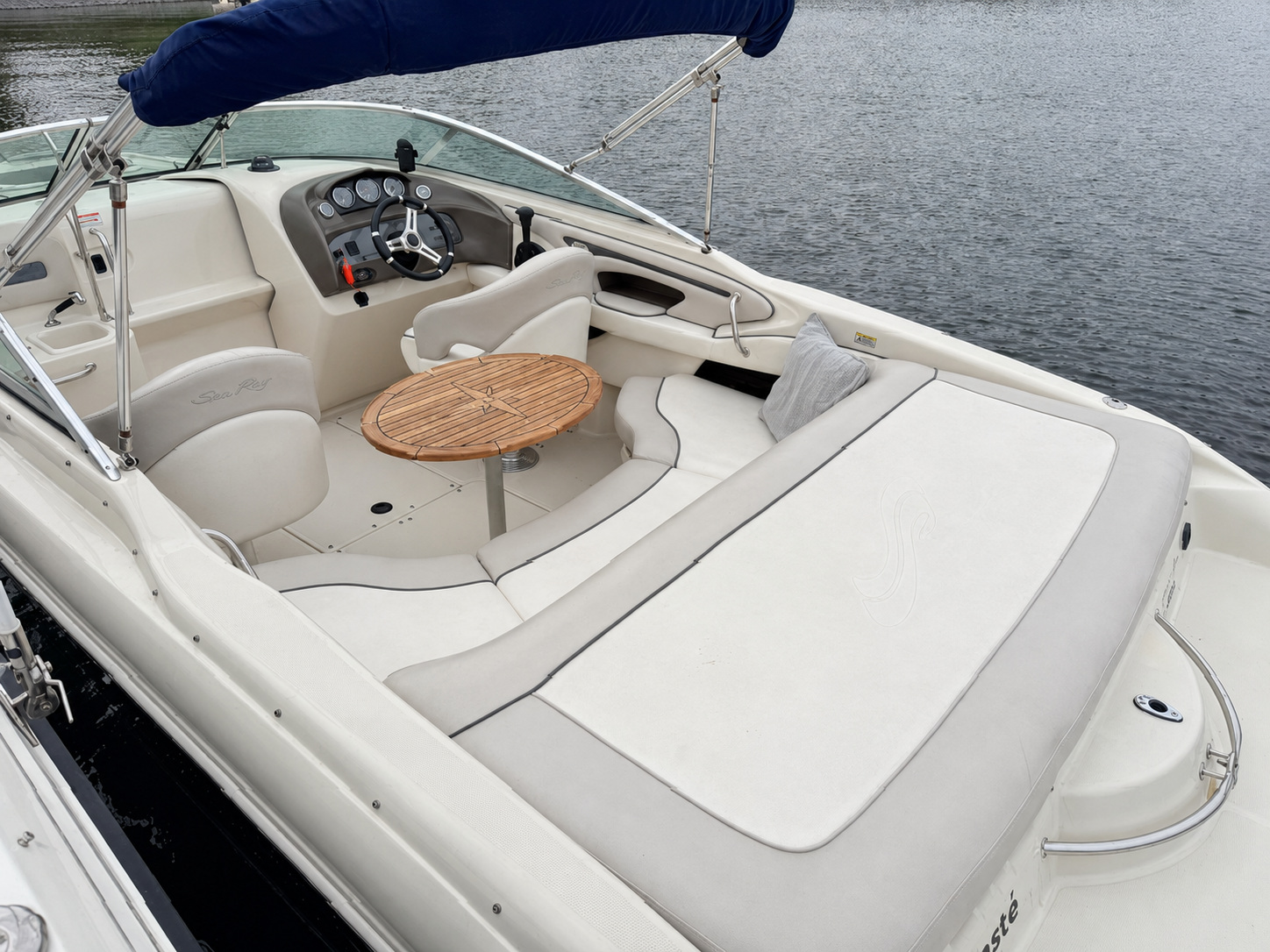 Sea Ray, dovoz Skladem v EU — foto 3 z 13