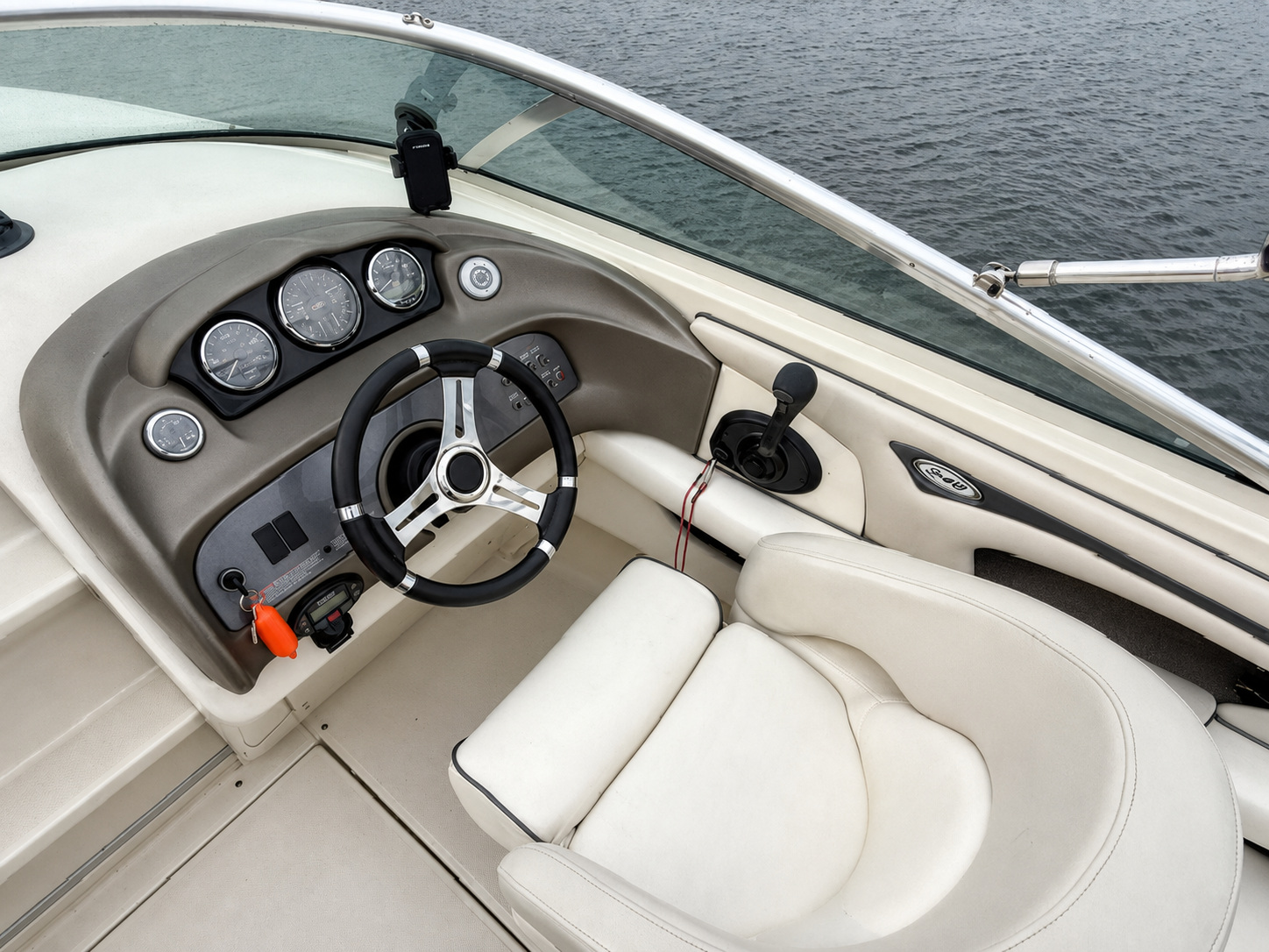Sea Ray, dovoz Skladem v EU — foto 9 z 13