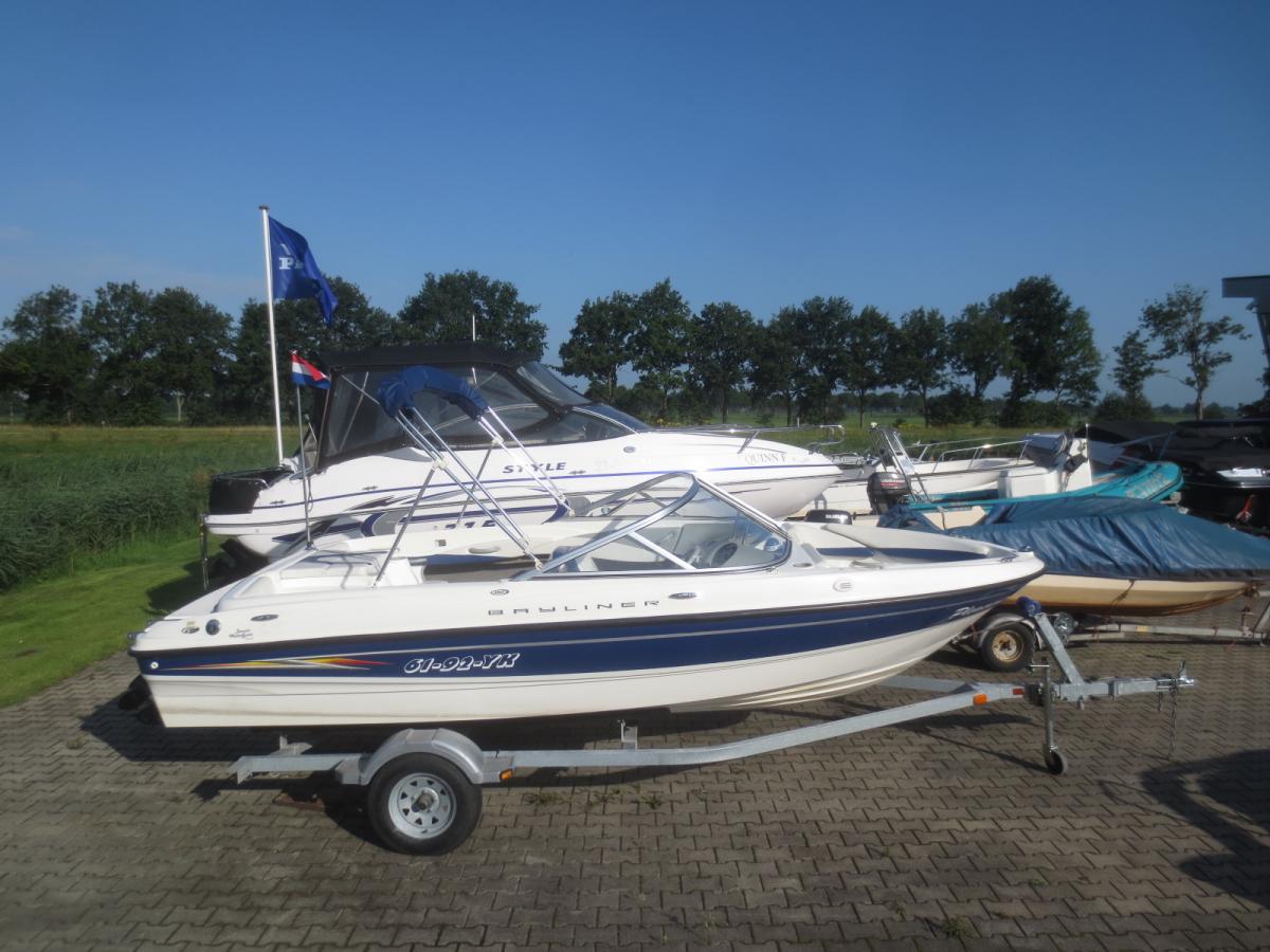 Bayliner, dovoz Skladem v EU — foto 1