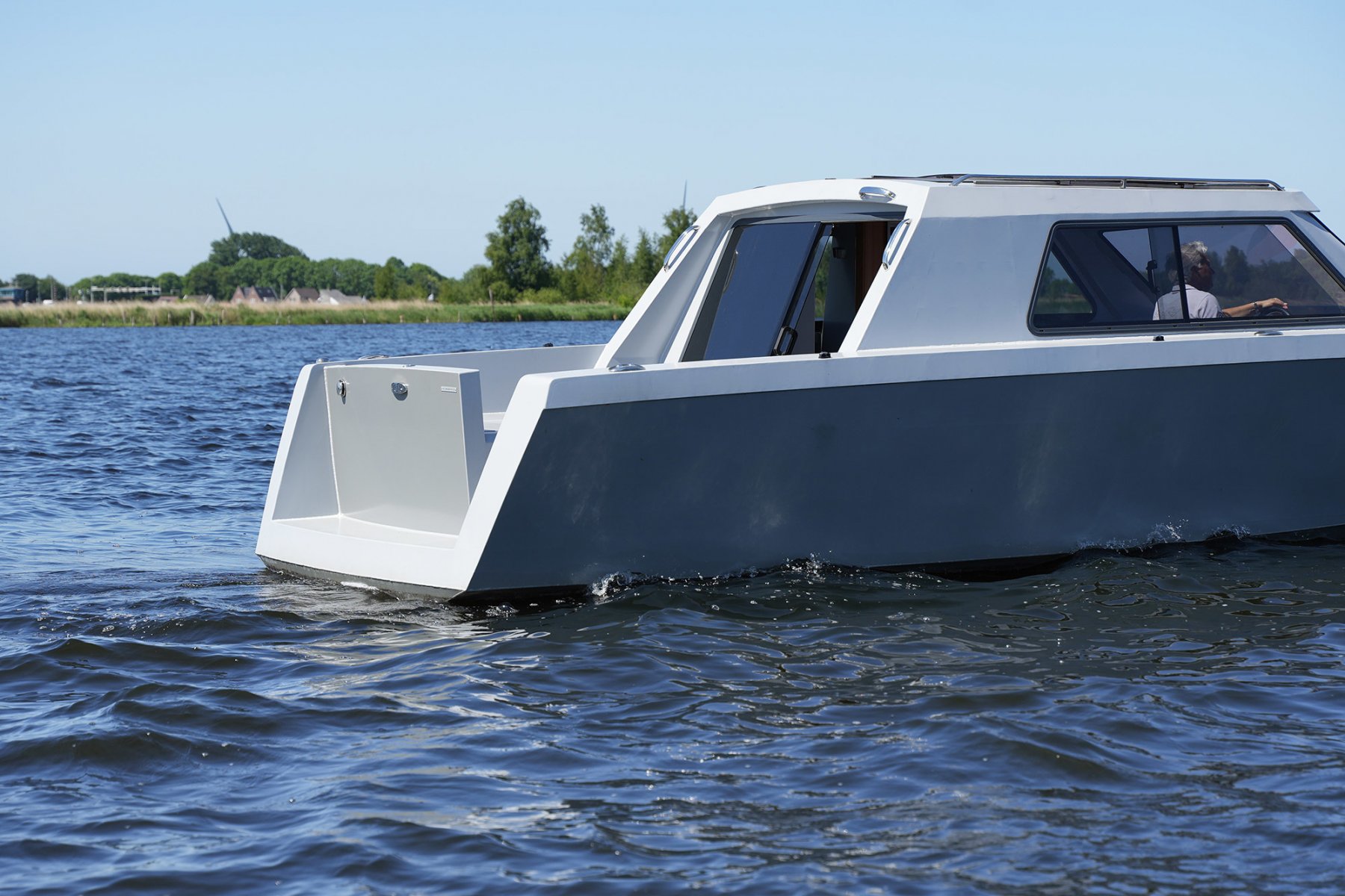 2022, dovoz Skladem v EU — foto 11 z 20