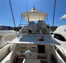 2000 40 Flybridge, dovoz Skladem v EU — foto 2 z 20