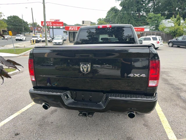 2017 RAM 1500 Express, černá, 175 000 km, dovoz Kanada — foto 4 z 5