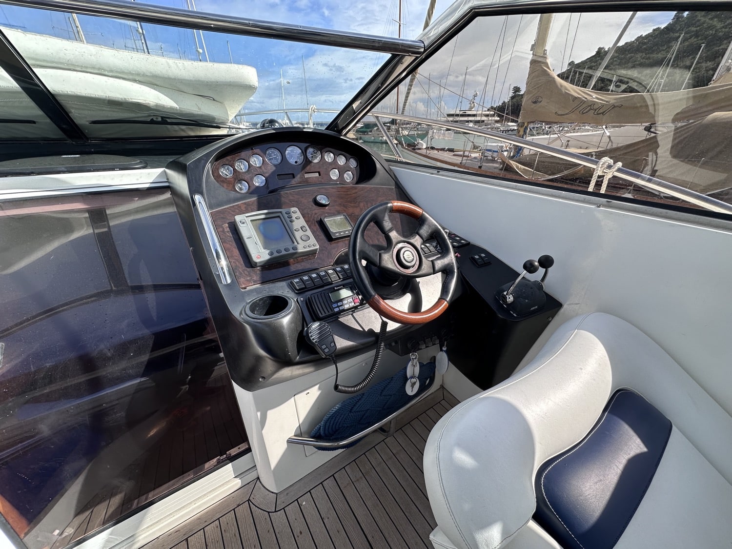 2003 Sunseeker, dovoz Skladem v EU — foto 3 z 20