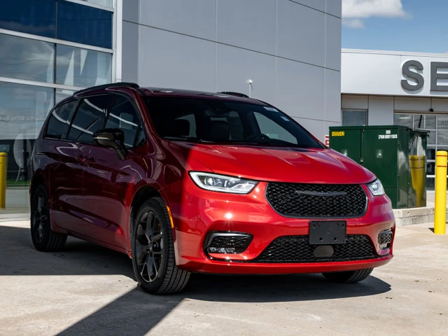 2026 Chrysler Pacifica Select, červená, 13 km, dovoz Kanada — foto 12 z 20