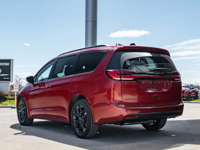 2026 Chrysler Pacifica Select, červená, 13 km, dovoz Kanada — foto 6 z 20