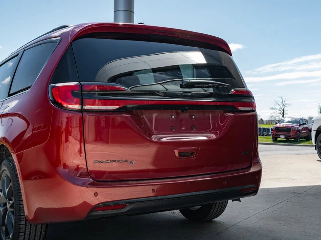 2026 Chrysler Pacifica Select, červená, 13 km, dovoz Kanada — foto 7 z 20
