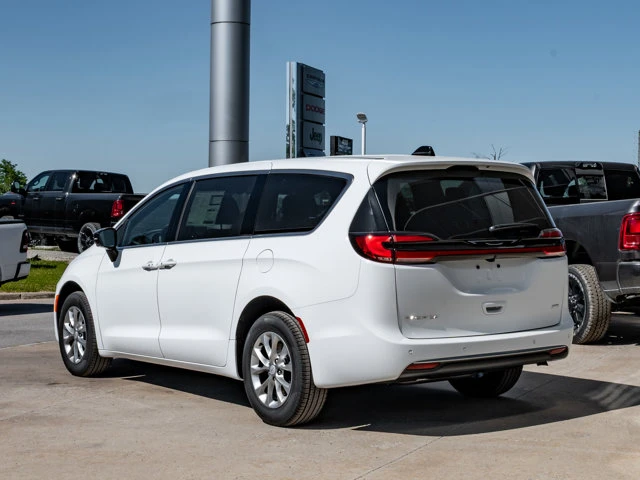 2027 Chrysler Pacifica Select, bílá, 13 km, dovoz Kanada — foto 6 z 20