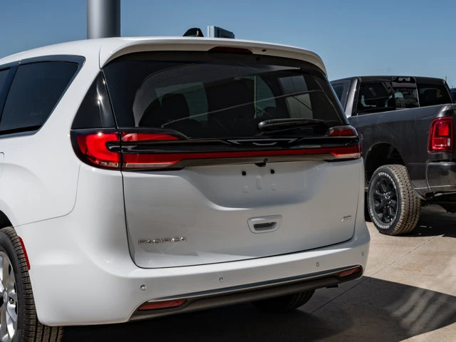 2027 Chrysler Pacifica Select, bílá, 13 km, dovoz Kanada — foto 7 z 20