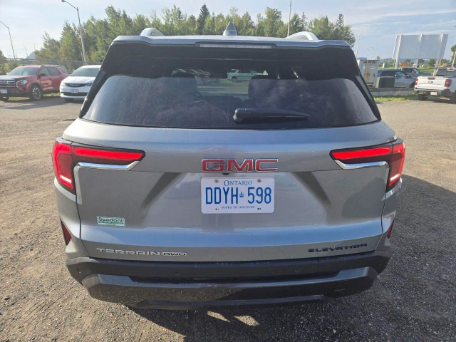 2025 GMC Terrain AWD Elevation, šedá, 44 000 km, dovoz Kanada — foto 5 z 5