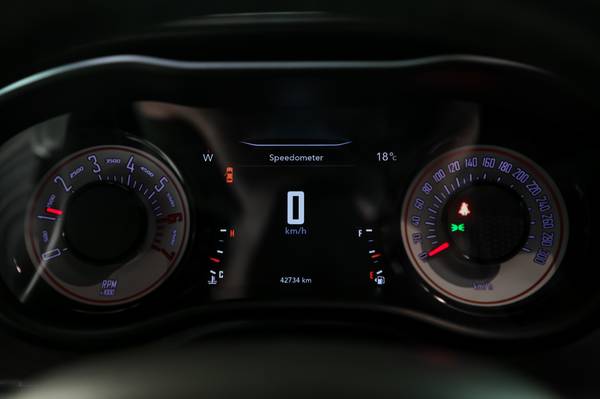 2018 Dodge, dovoz Kanada — foto 12 z 12