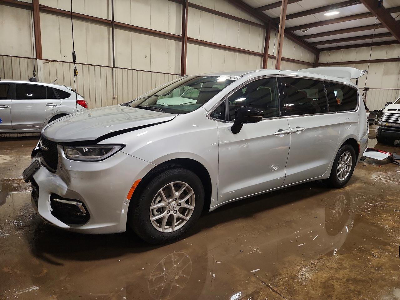 2026 Chrysler PACIFICA SELECT, stříbrná, 1 373 km, dovoz USA — foto 1