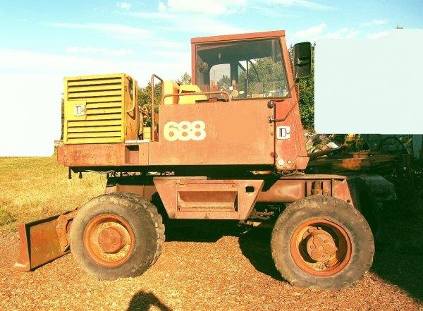 1995 Case 688 (Poclain), dovoz Skladem v EU — foto 1