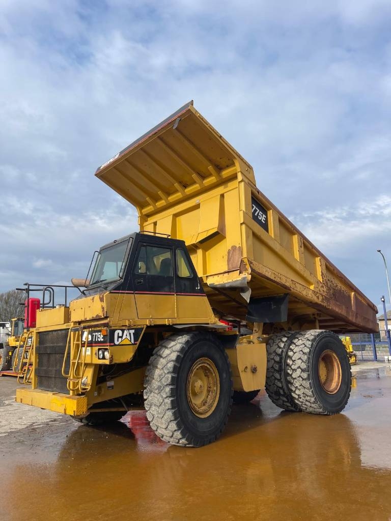 2004 Cat 775 E, 17 100 mth, dovoz Skladem v EU — foto 1