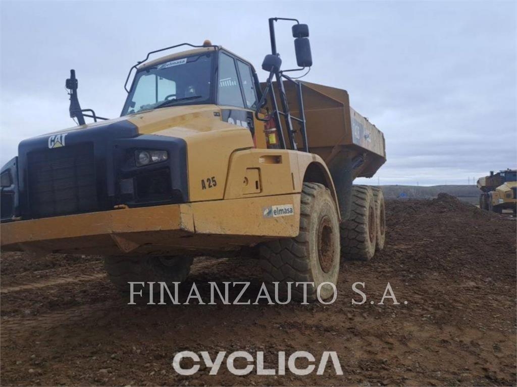 2012 Cat 740B, 18 500 mth, dovoz Skladem v EU — foto 1