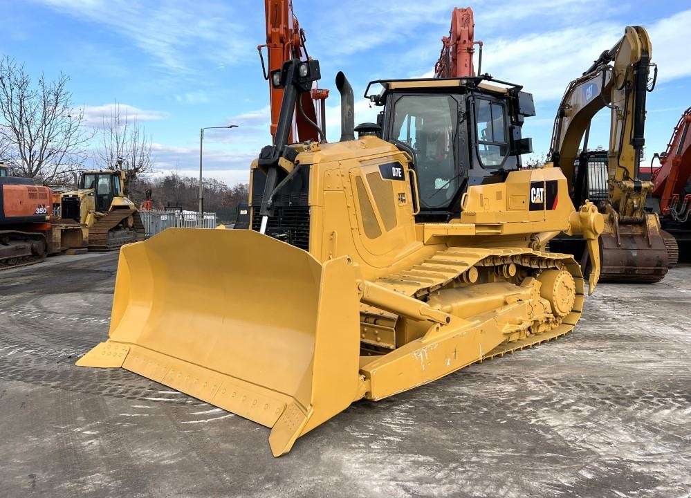 2010 Cat D7E, 8 590 mth, dovoz Skladem v EU — foto 1