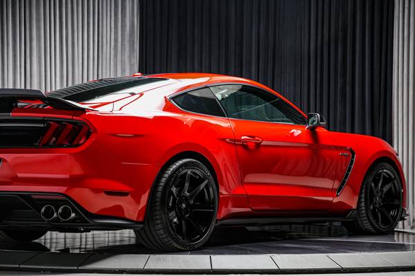 2018 Ford, dovoz Kanada — foto 10 z 12