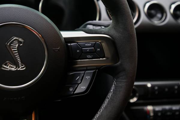 2018 Ford, dovoz Kanada — foto 12 z 12