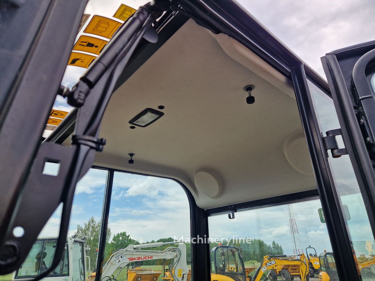 2019 JCB 15, 240 mth, dovoz Skladem v EU — foto 10 z 14