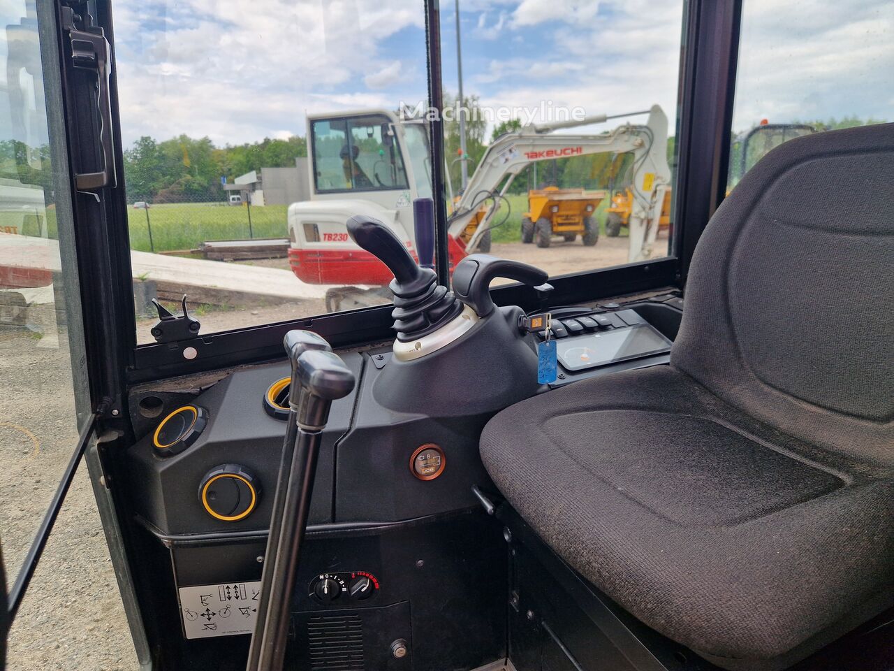 2019 JCB 15, 240 mth, dovoz Skladem v EU — foto 11 z 14
