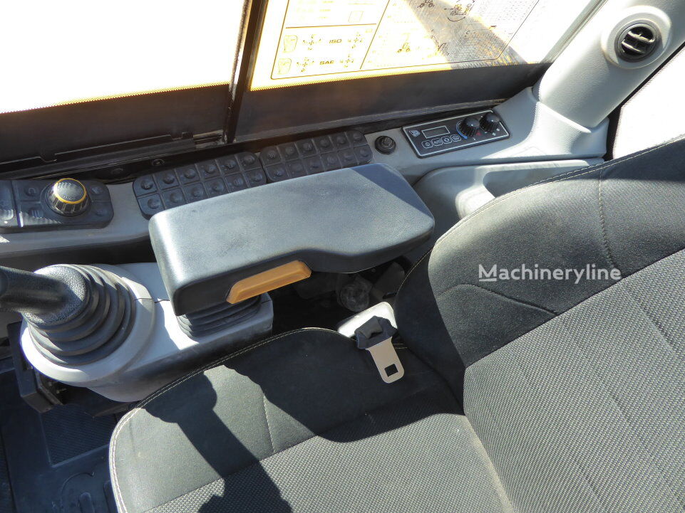 2018 JCB JS, 2 870 mth, dovoz Skladem v EU — foto 12 z 16