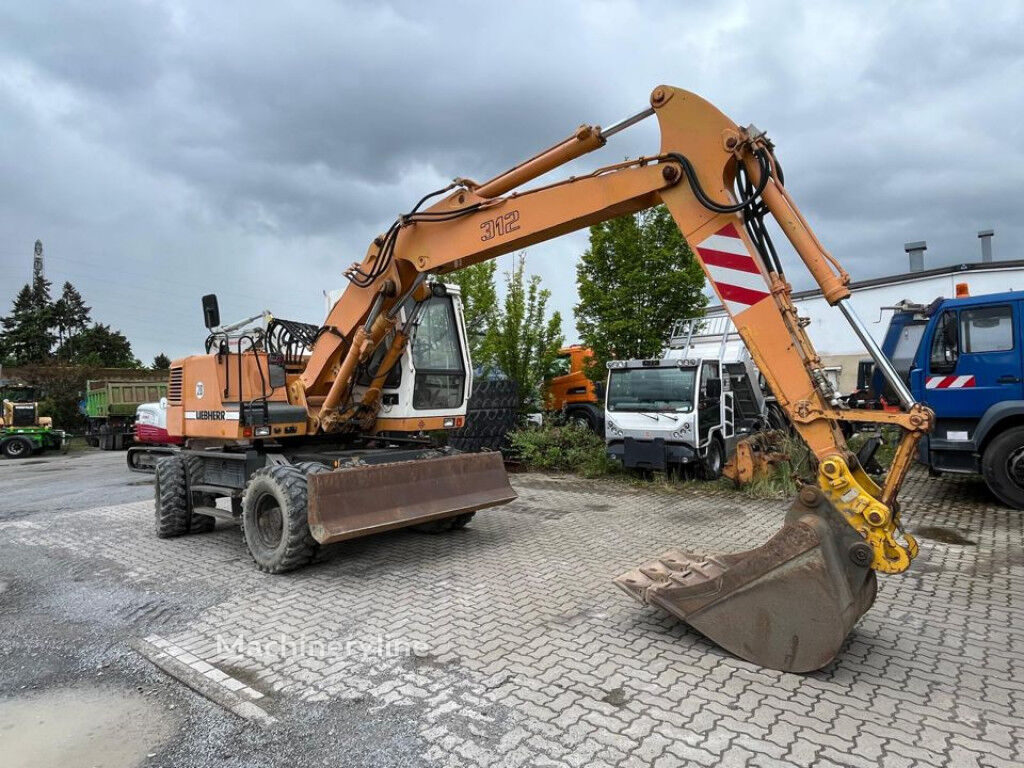 1994 Liebherr, 8 143 mth, dovoz Skladem v EU — foto 2 z 6