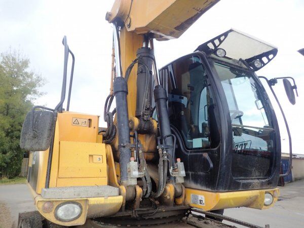 2011 JCB JS, 13 828 mth, dovoz Skladem v EU — foto 10 z 10
