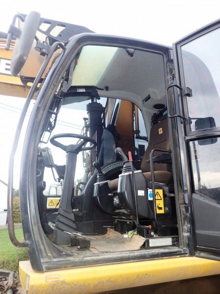 2011 JCB JS, 13 828 mth, dovoz Skladem v EU — foto 5 z 10
