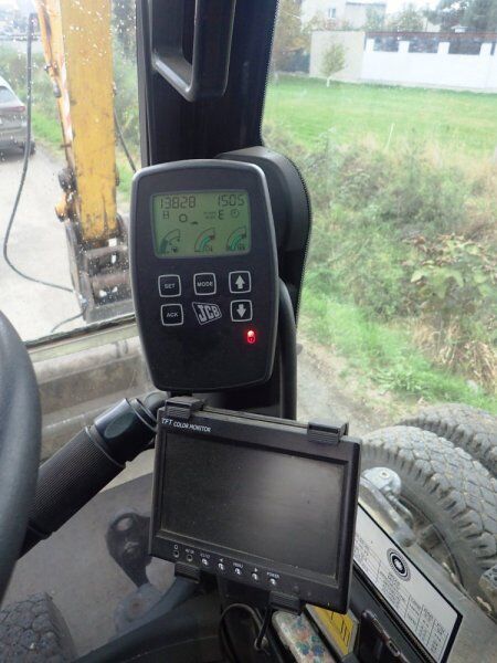 2011 JCB JS, 13 828 mth, dovoz Skladem v EU — foto 8 z 10