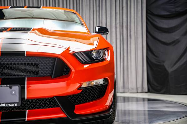 2016 Ford, dovoz Kanada — foto 12 z 12