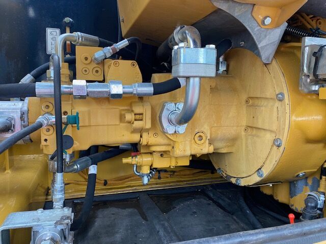 2012 Caterpillar, 10 552 mth, dovoz Skladem v EU — foto 11 z 16