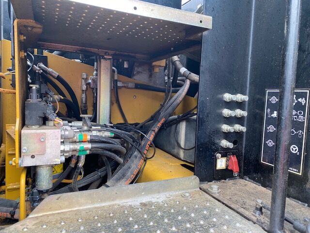 2012 Caterpillar, 10 552 mth, dovoz Skladem v EU — foto 12 z 16