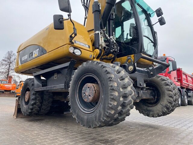 2012 Caterpillar, 10 552 mth, dovoz Skladem v EU — foto 8 z 16