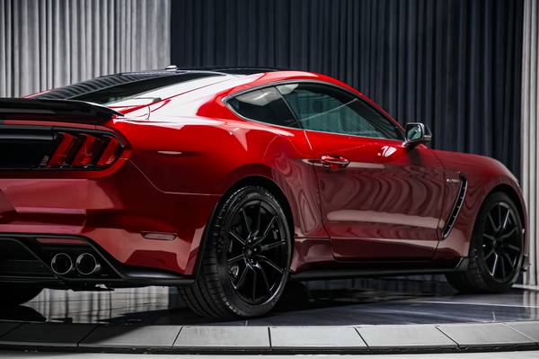 2017 Ford, dovoz Kanada — foto 10 z 12