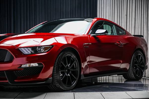 2017 Ford, dovoz Kanada — foto 6 z 12