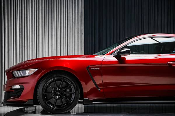 2017 Ford, dovoz Kanada — foto 7 z 12