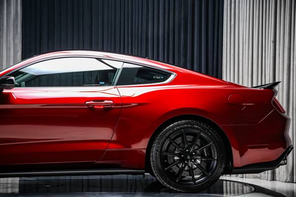 2017 Ford, dovoz Kanada — foto 8 z 12