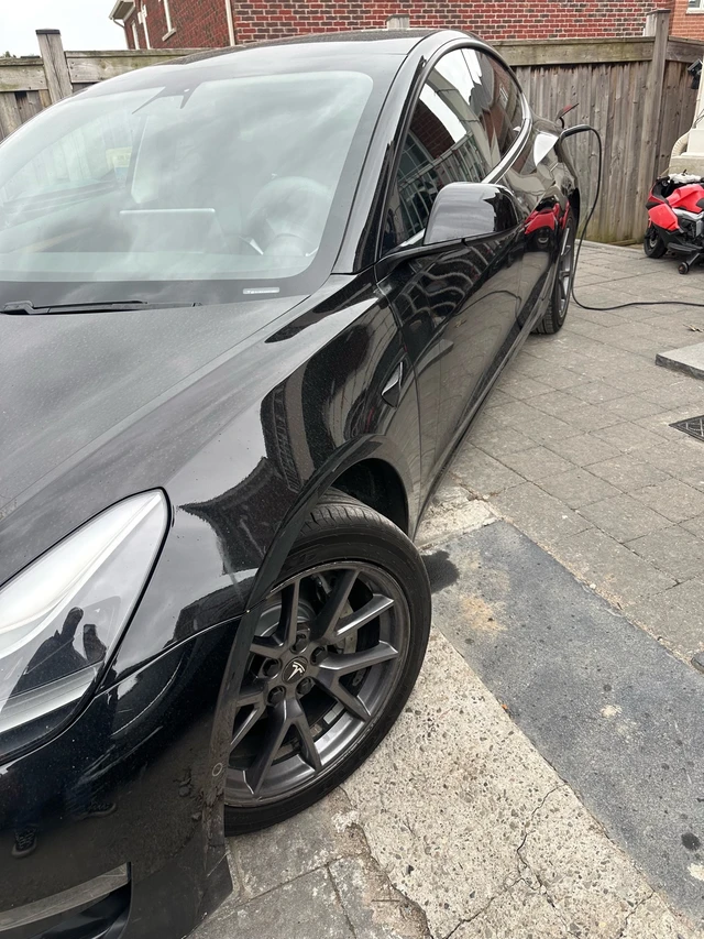 2021 Tesla Model 3 Standard Range Plus, černá, 217 000 km, dovoz Kanada — foto 3 z 5