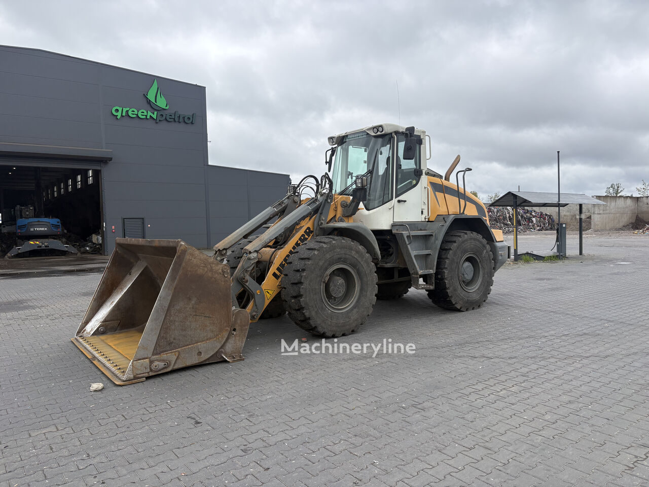 2015 Liebherr, 15 681 mth, dovoz Skladem v EU — foto 2 z 13