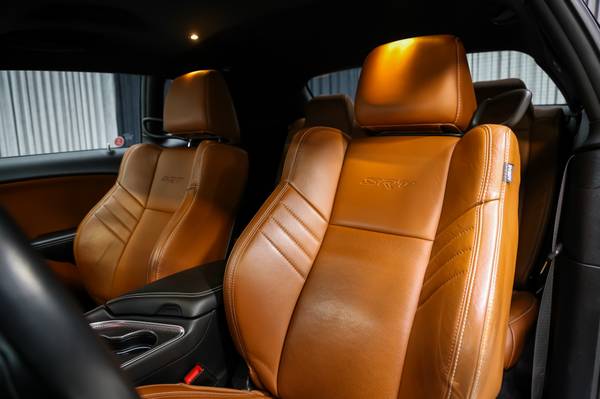 2016 Dodge, dovoz Kanada — foto 10 z 12