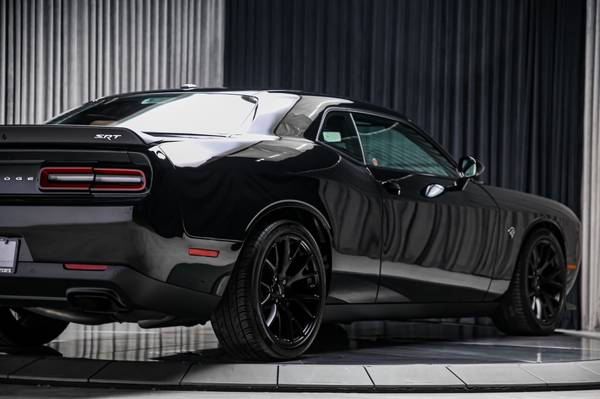2016 Dodge, dovoz Kanada — foto 8 z 12