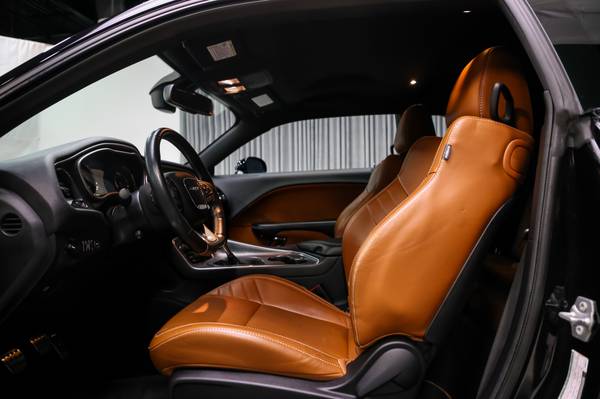 2016 Dodge, dovoz Kanada — foto 9 z 12