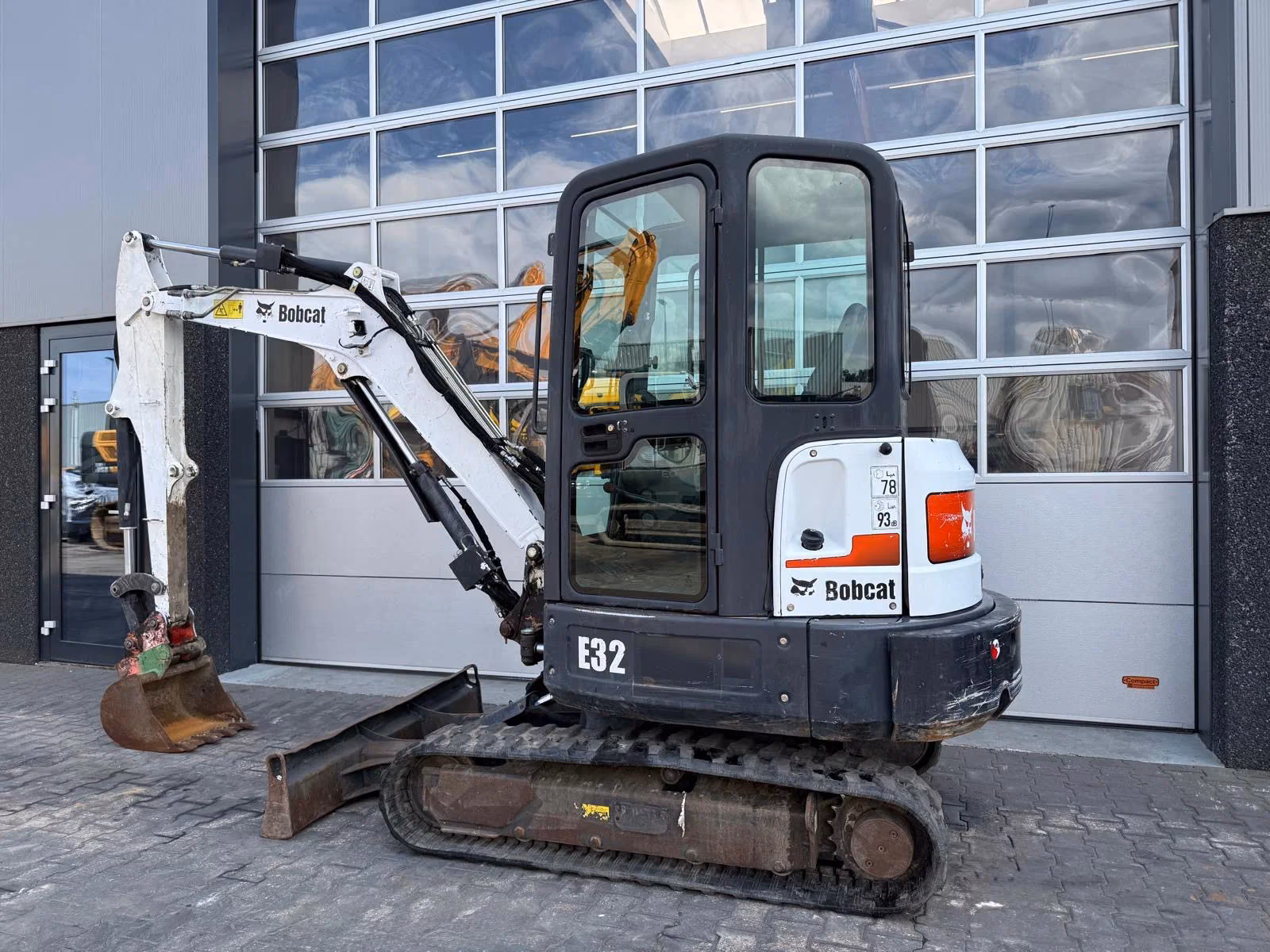 2015 Bobcat E32, 2 780 mth, dovoz Skladem v EU — foto 3 z 12