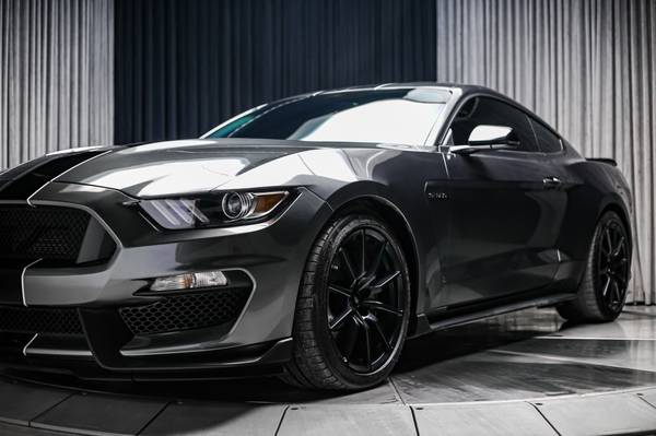2017 Ford, dovoz Kanada — foto 6 z 12
