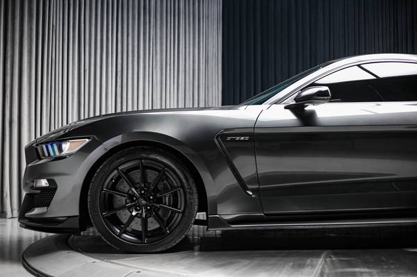 2017 Ford, dovoz Kanada — foto 7 z 12