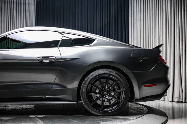 2017 Ford, dovoz Kanada — foto 8 z 12