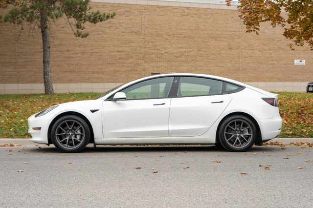 2021 Tesla Model 3 STANDARD RANGE PLUS, bílá, 136 500 km, dovoz Kanada — foto 5 z 5